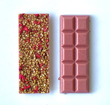 Carregar imatge al visor de la galeria, Rajoleta de xocolata ruby amb sèsam i gerds 18g