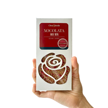 Carregar imatge al visor de la galeria, Rajola de xocolata ruby amb sèsam i gerds 67g
